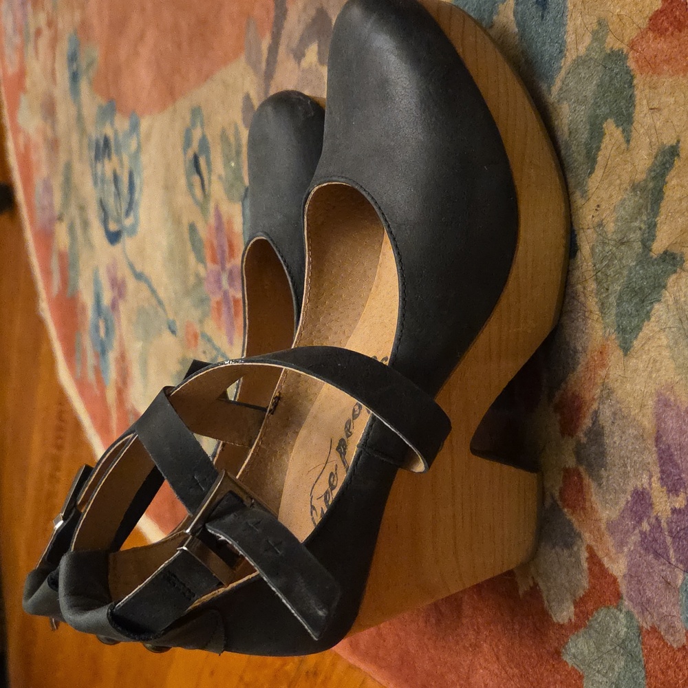 FREE PEOPLE Buena Vista Black Leather Mary Jane Platform Clogs Women’s Size 7